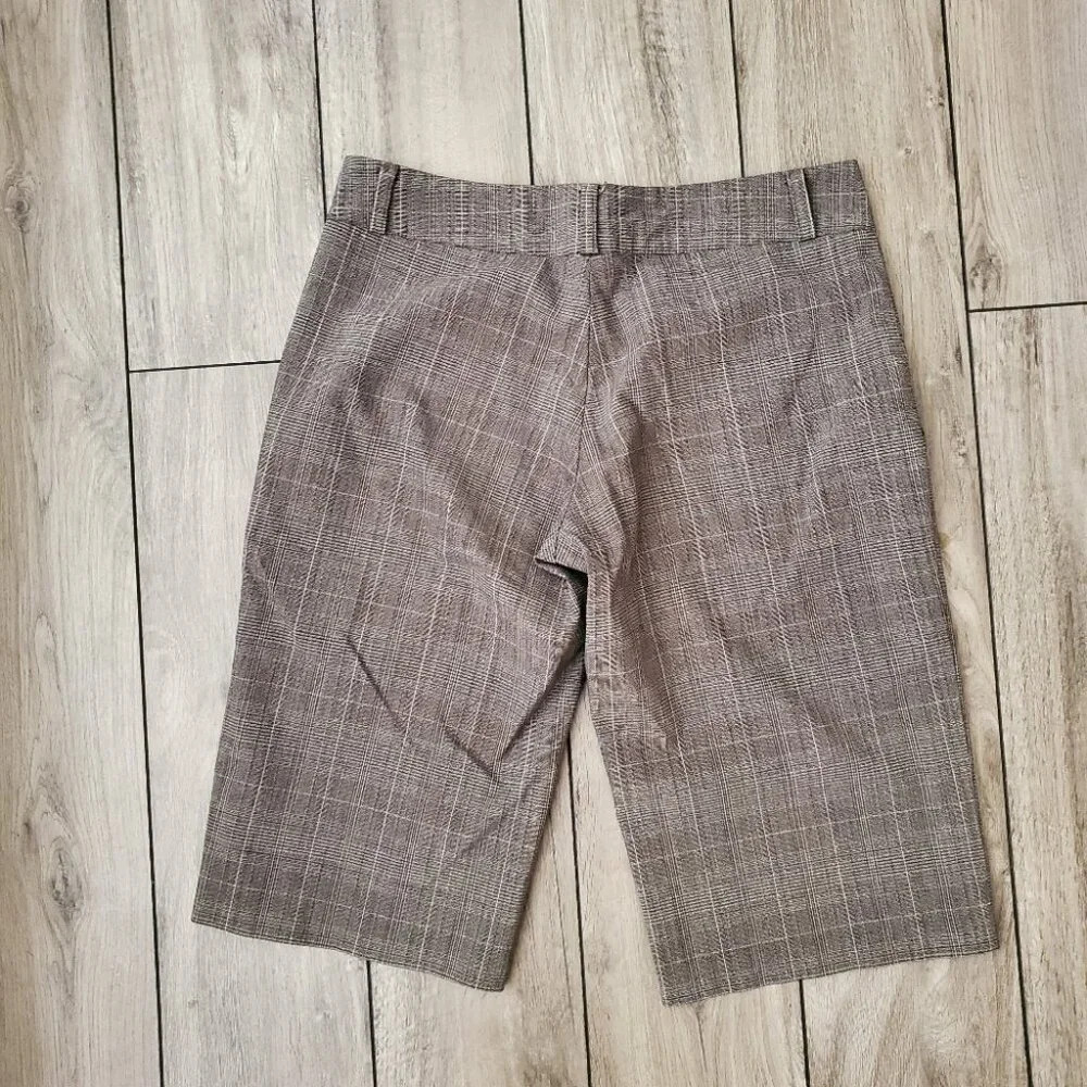 VINTAGE | Y2K 2000s Grey Beige Bermuda Trousers (Size 7/8) - Picture 4 of 5